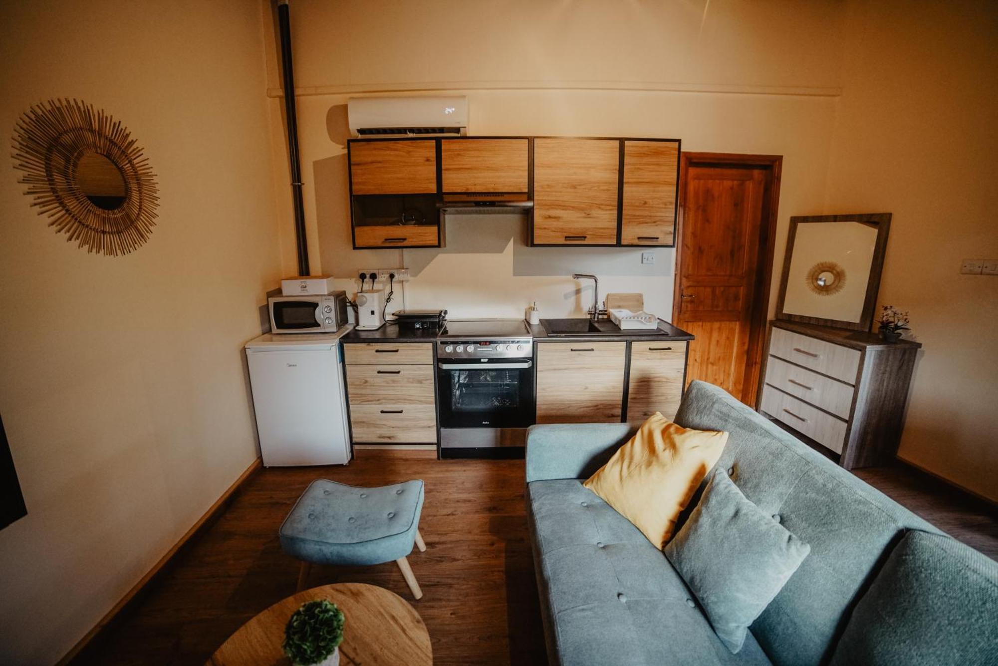 The Stonehouse Suites With Private Bath Spas リマソール エクステリア 写真