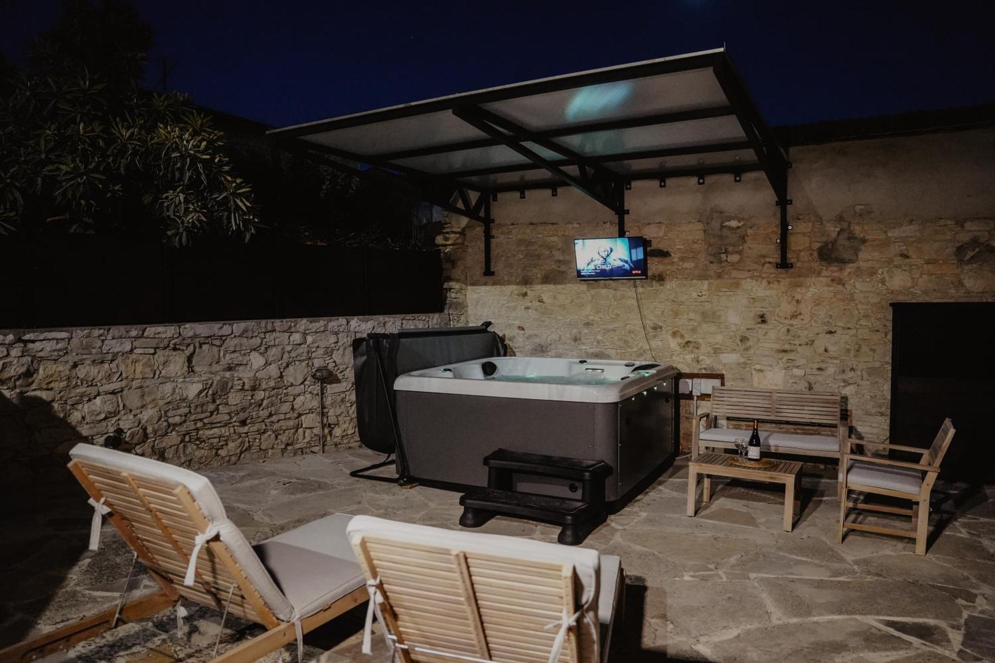 The Stonehouse Suites With Private Bath Spas リマソール エクステリア 写真