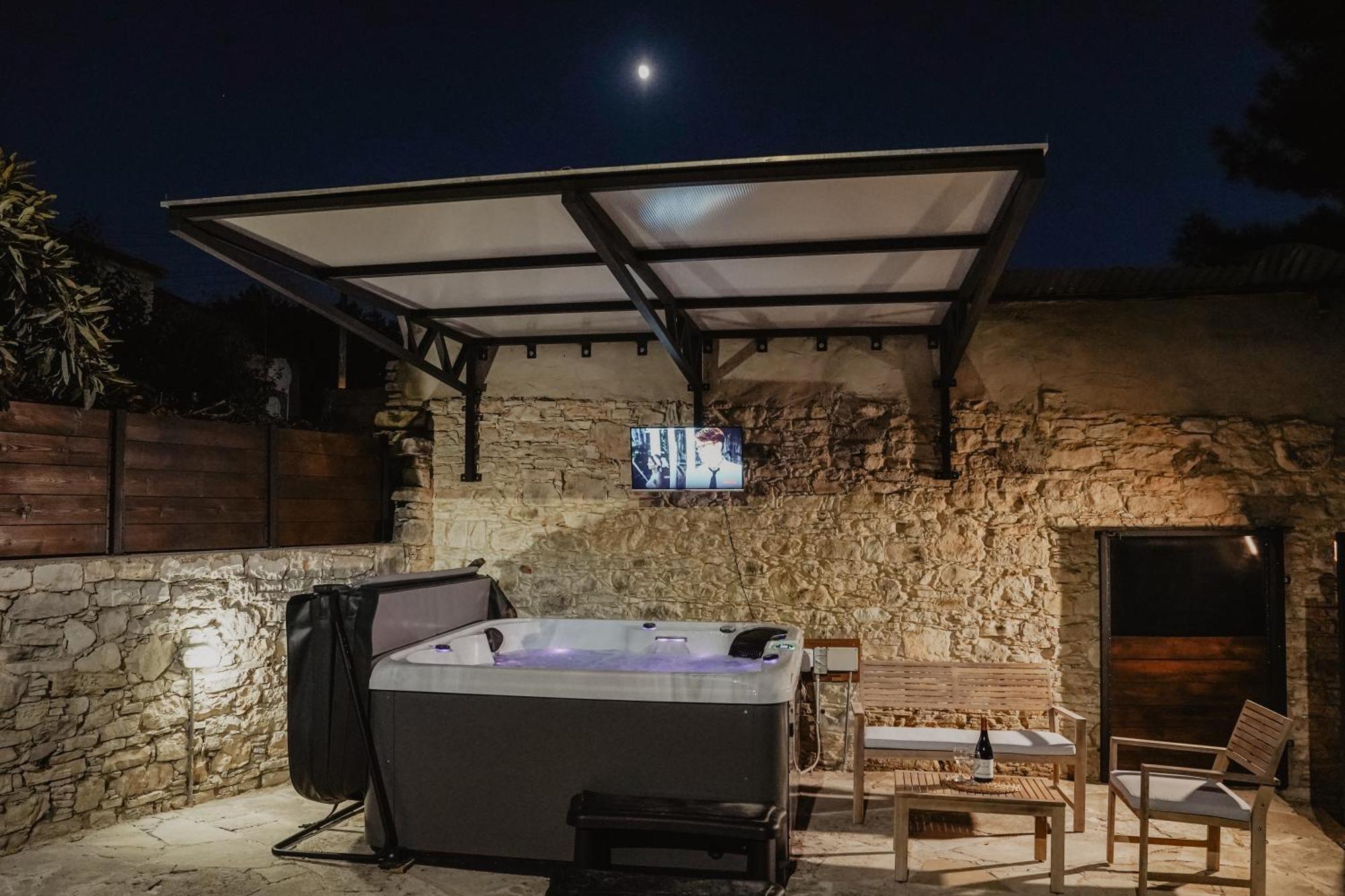 The Stonehouse Suites With Private Bath Spas リマソール エクステリア 写真