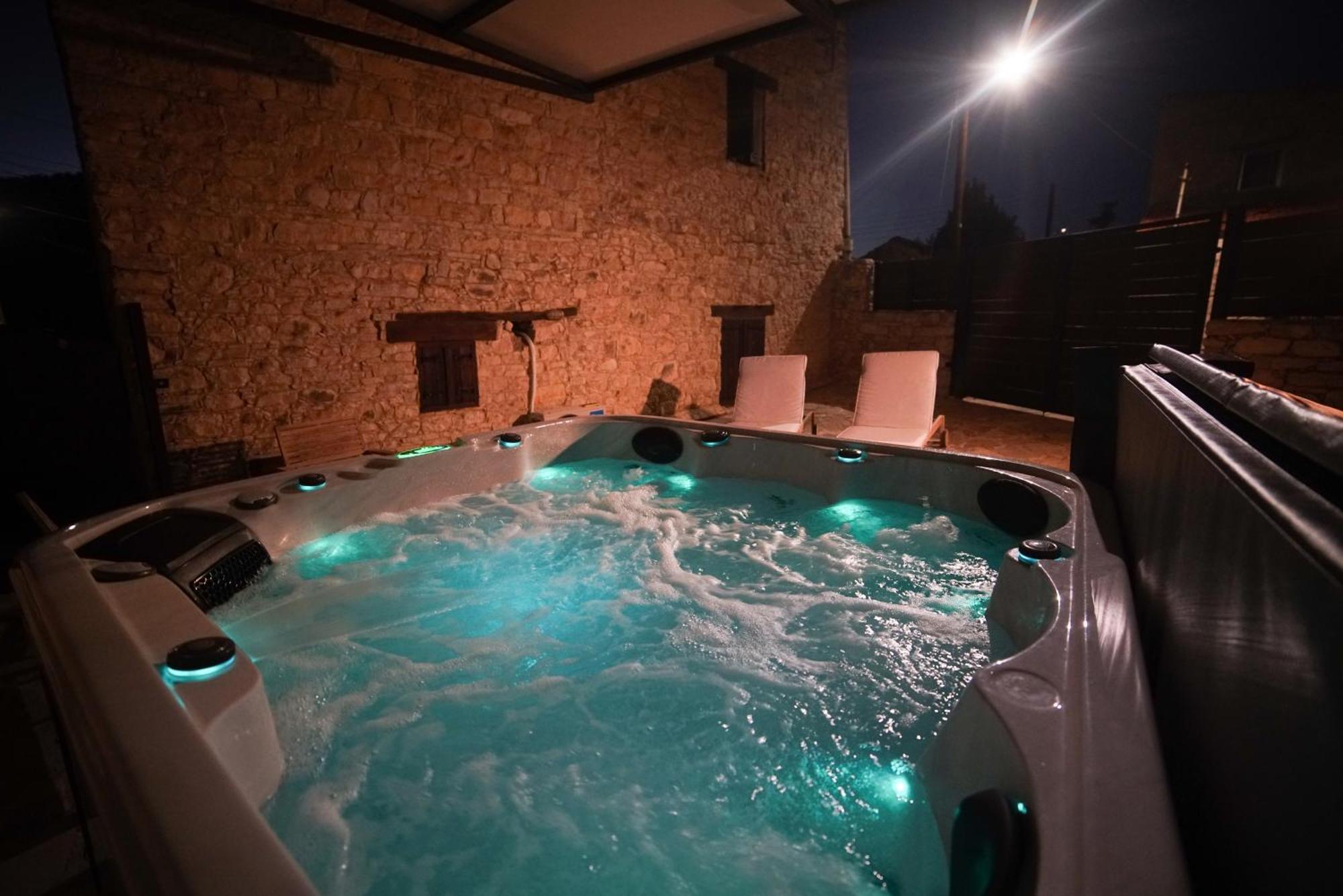 The Stonehouse Suites With Private Bath Spas リマソール エクステリア 写真