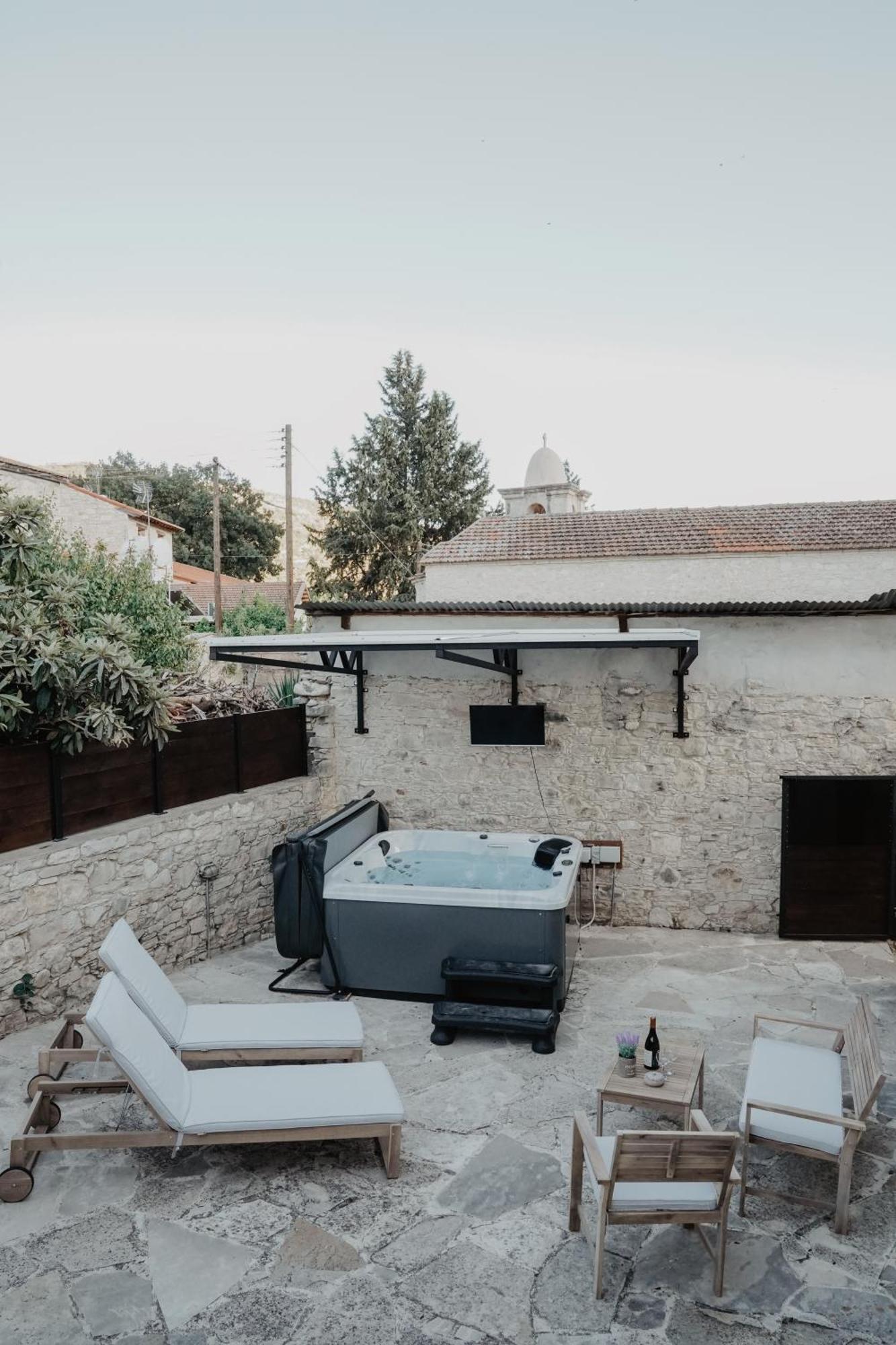 The Stonehouse Suites With Private Bath Spas リマソール エクステリア 写真