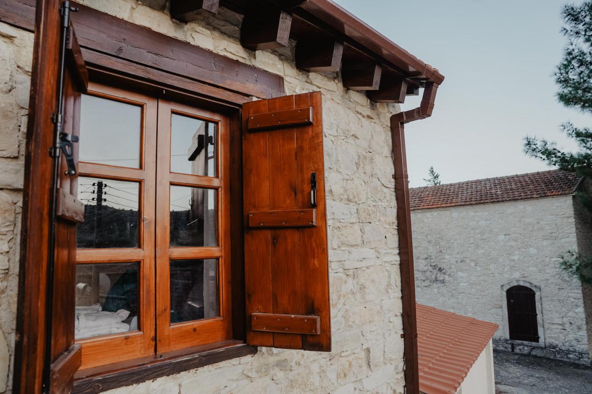 The Stonehouse Suites With Private Bath Spas リマソール エクステリア 写真