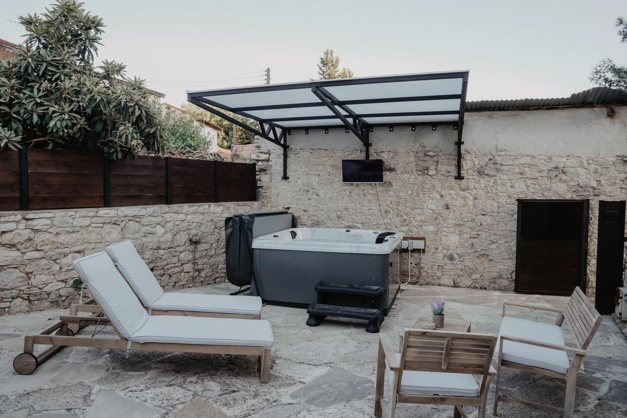 The Stonehouse Suites With Private Bath Spas リマソール エクステリア 写真
