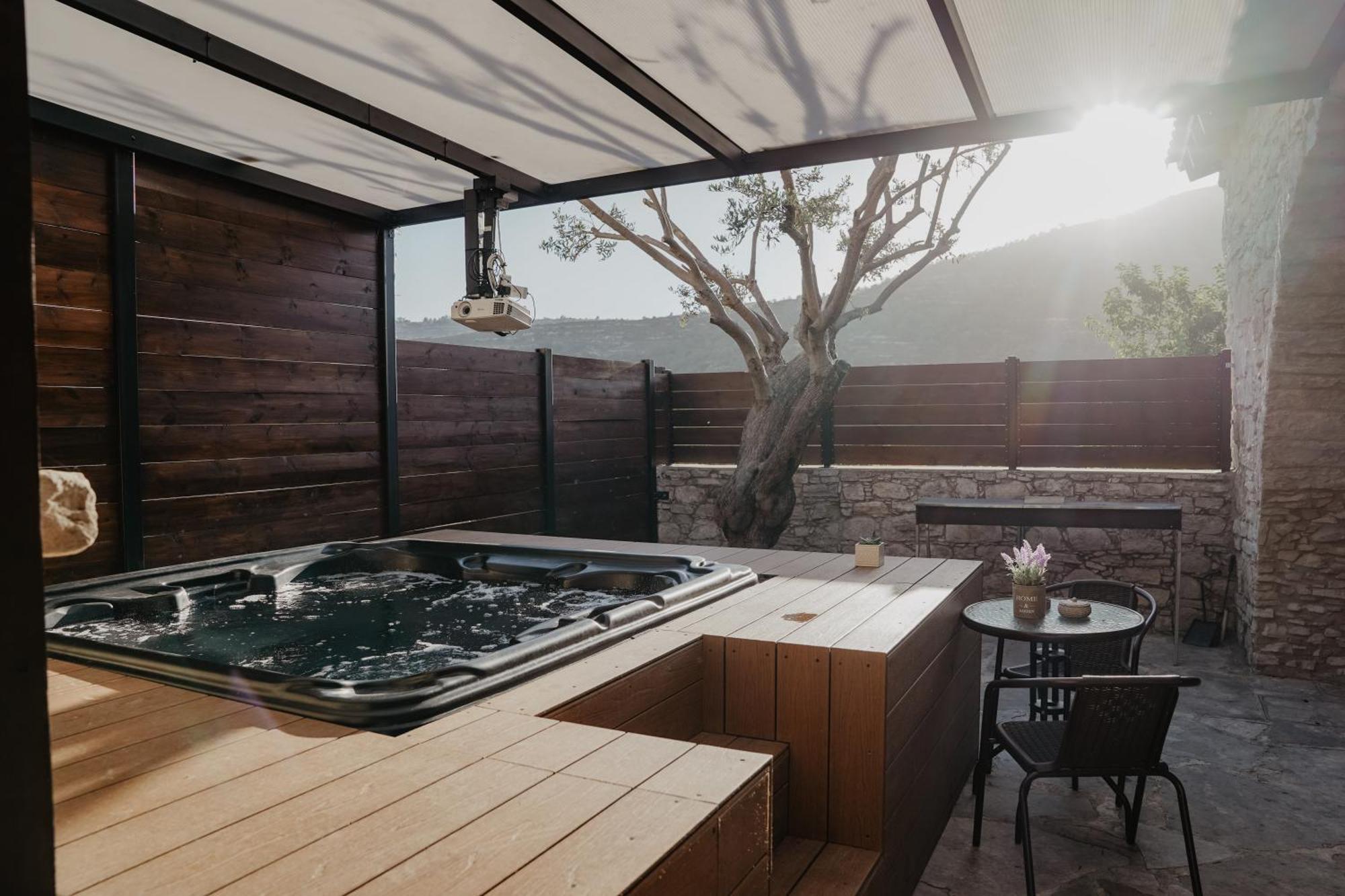 The Stonehouse Suites With Private Bath Spas リマソール エクステリア 写真