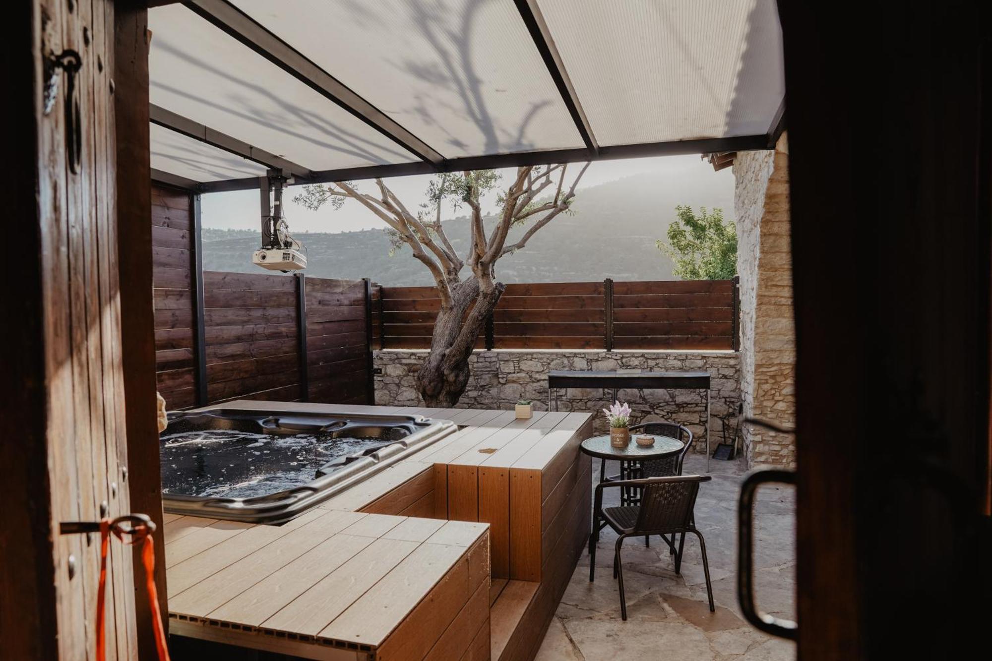 The Stonehouse Suites With Private Bath Spas リマソール エクステリア 写真