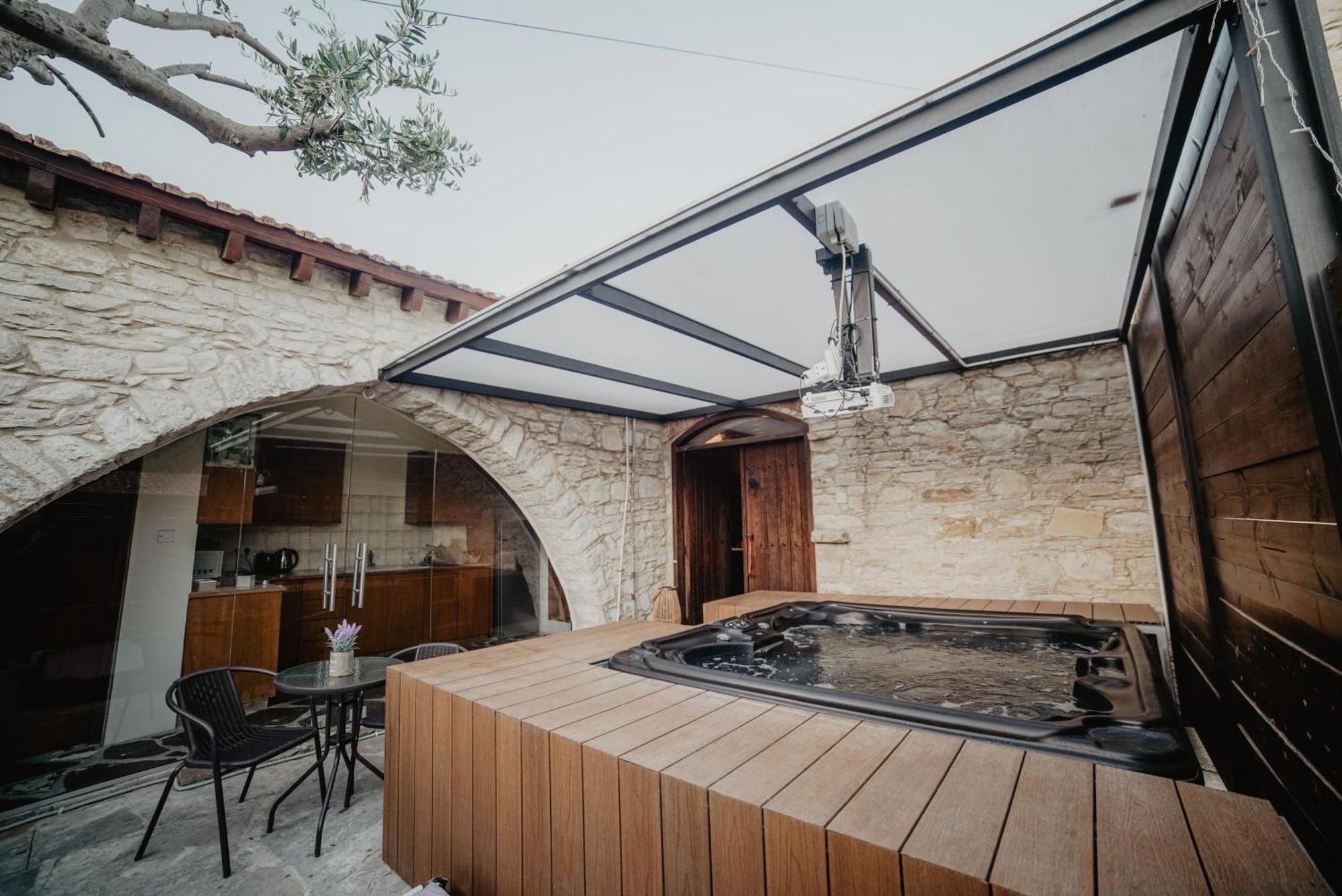 The Stonehouse Suites With Private Bath Spas リマソール エクステリア 写真
