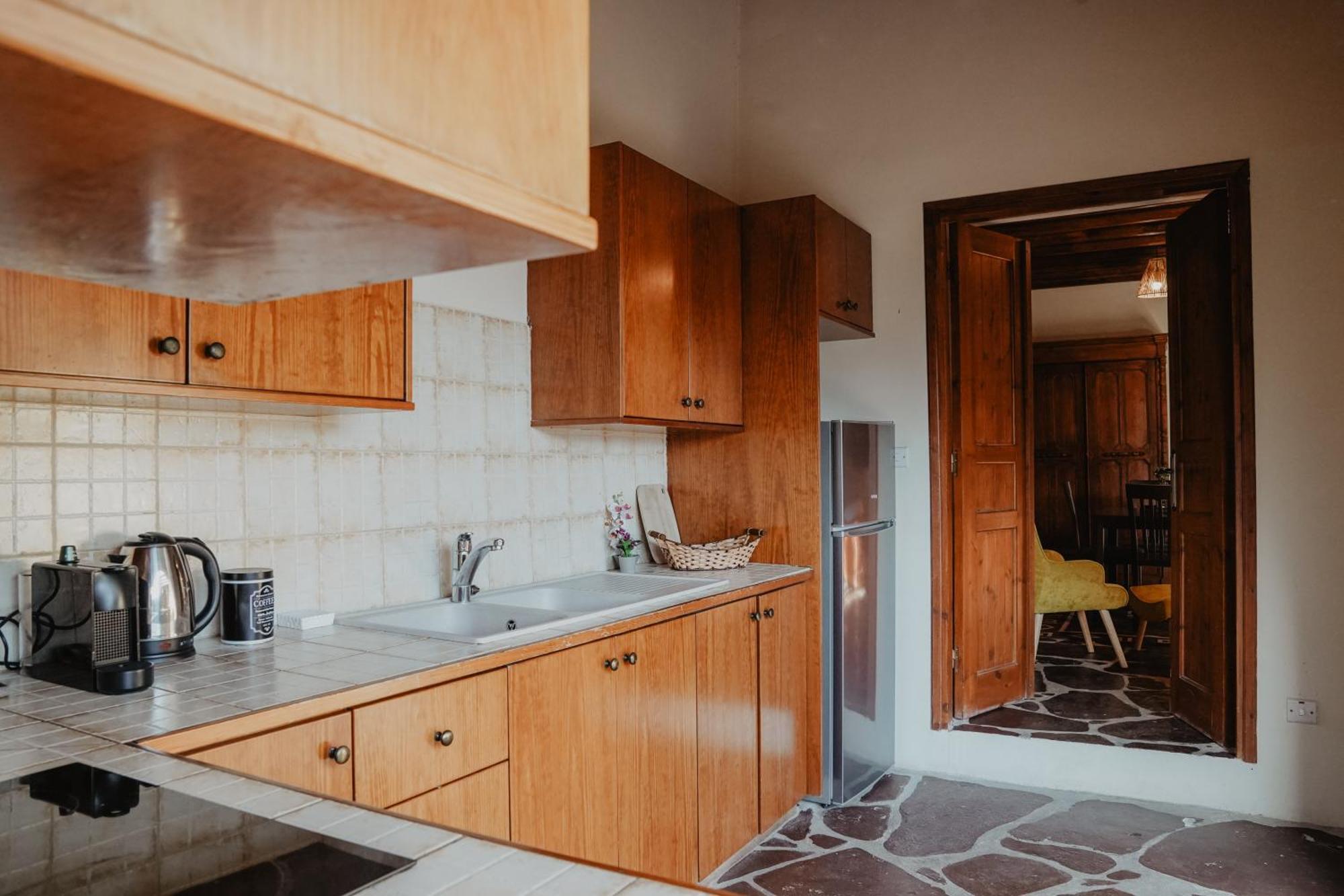 The Stonehouse Suites With Private Bath Spas リマソール エクステリア 写真
