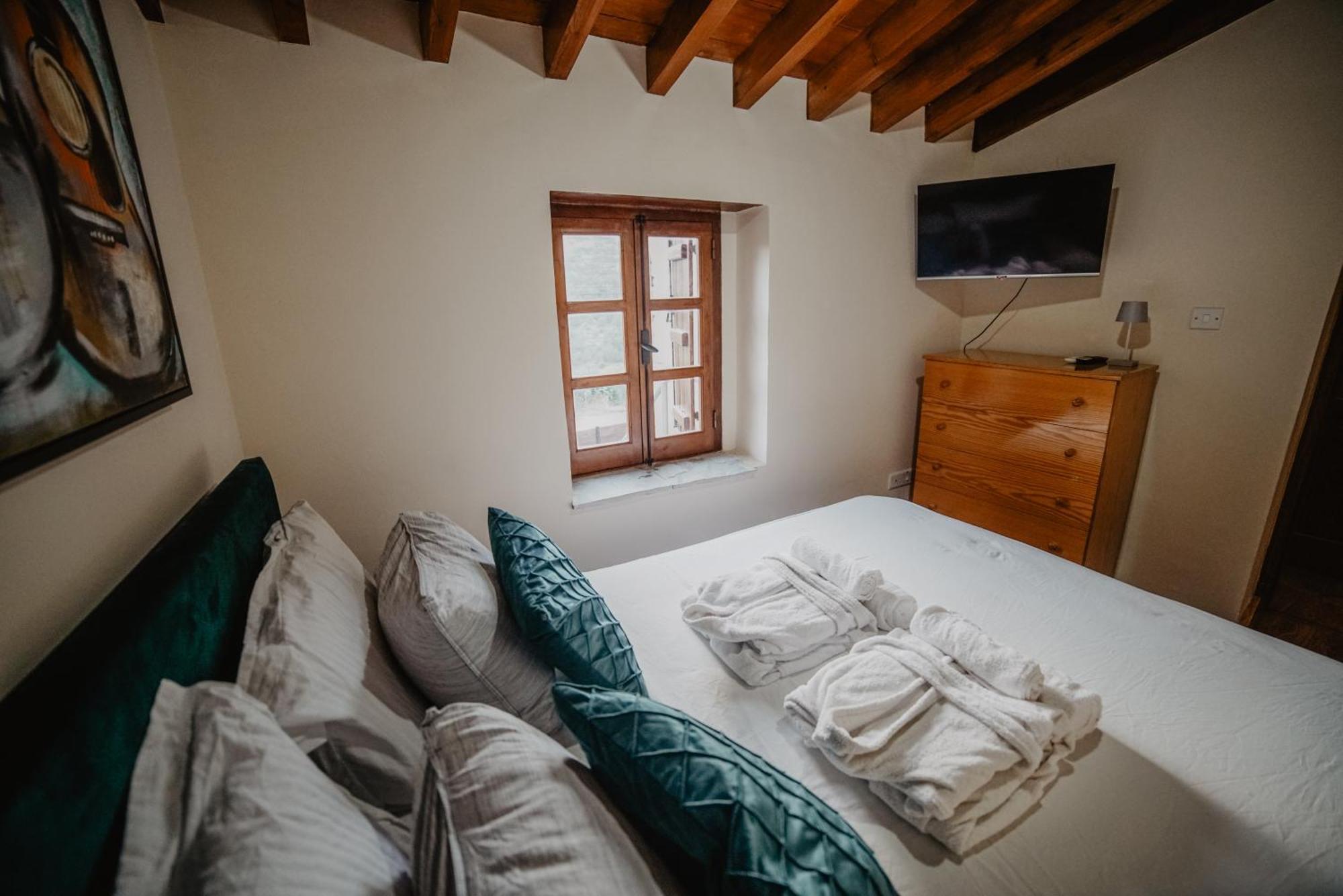 The Stonehouse Suites With Private Bath Spas リマソール 部屋 写真