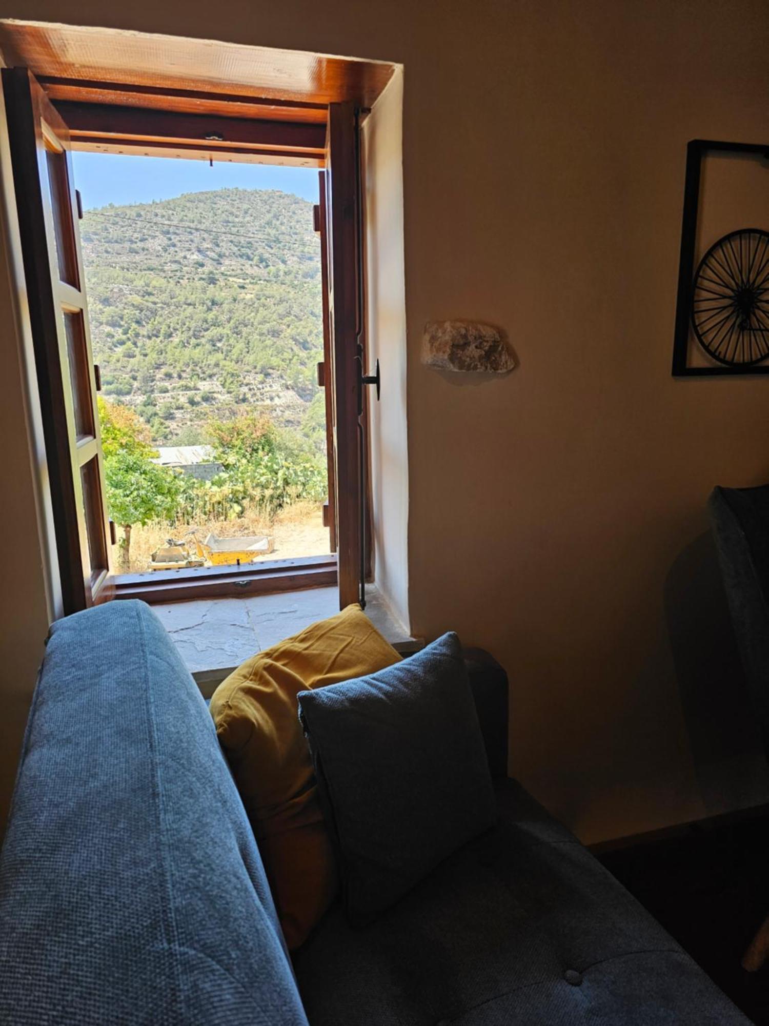 The Stonehouse Suites With Private Bath Spas リマソール エクステリア 写真